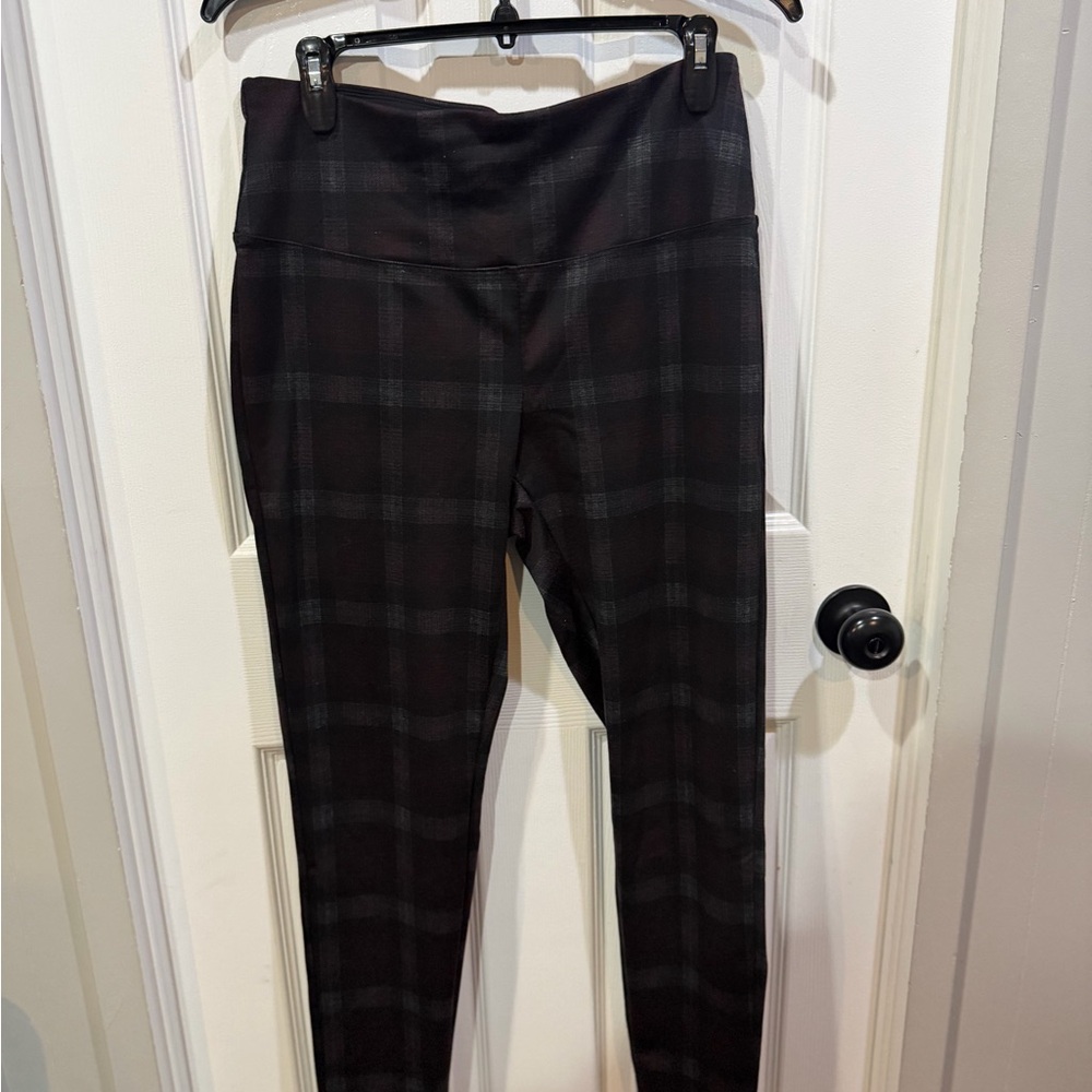 Per Se Black Checkered Leggings